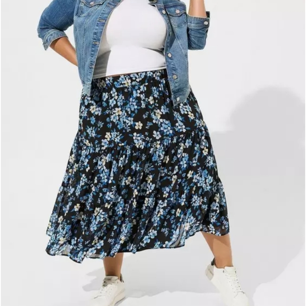 Torrid Black and Blue Floral Midi Skirt 3X Lined Versatile Great For Every Seaso